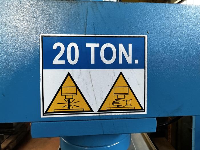 As new Pressa Idraulica OMCN 156/IP