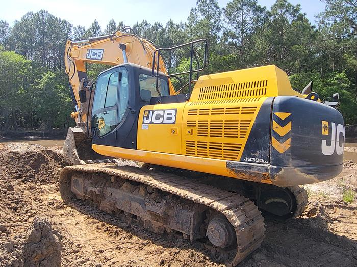 Used 2017  JCB 300LC 