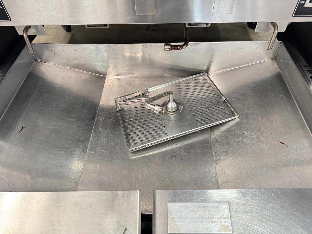 Used Henny Penny Fryer Electric with Filtration & Lift OAE 323
