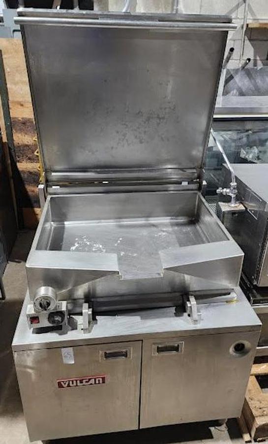 Used VULCAN VE30 ELECTRIC 30 GALLON TILTING SKILLET