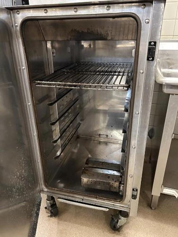 Used SOUTHERN PRIDE SMOKE CHEF ELECTRIC SMOKERSOUTHERN PRIDE SMOKE CHEF ELECTRIC SMOKER