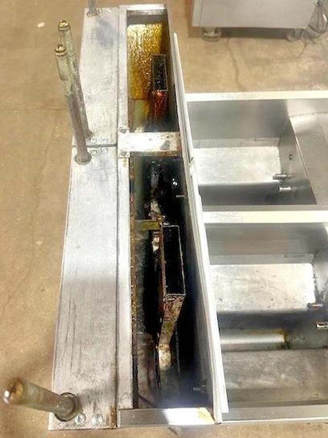 Used FRYMASTER FPH250BLCSD COMMERCIAL N GAS DUAL FRYER W/ DIGITAL READOUT(ON CASTERS)
