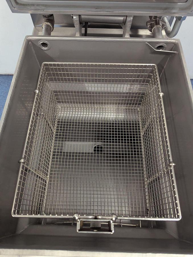 Used Henny Penny PFG600 Gas Pressure Fryer - 2 AVAILABLE - LIKE NEW CONDITION