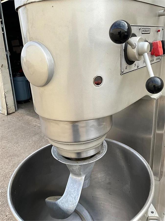 Used Hobart 140qt dough mixer -V1401