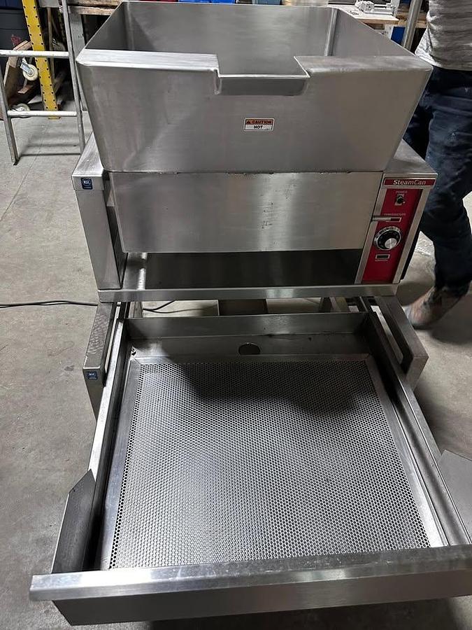 Used Crown GCTS-16 natural gas 16 gallon tilting skillet with stand