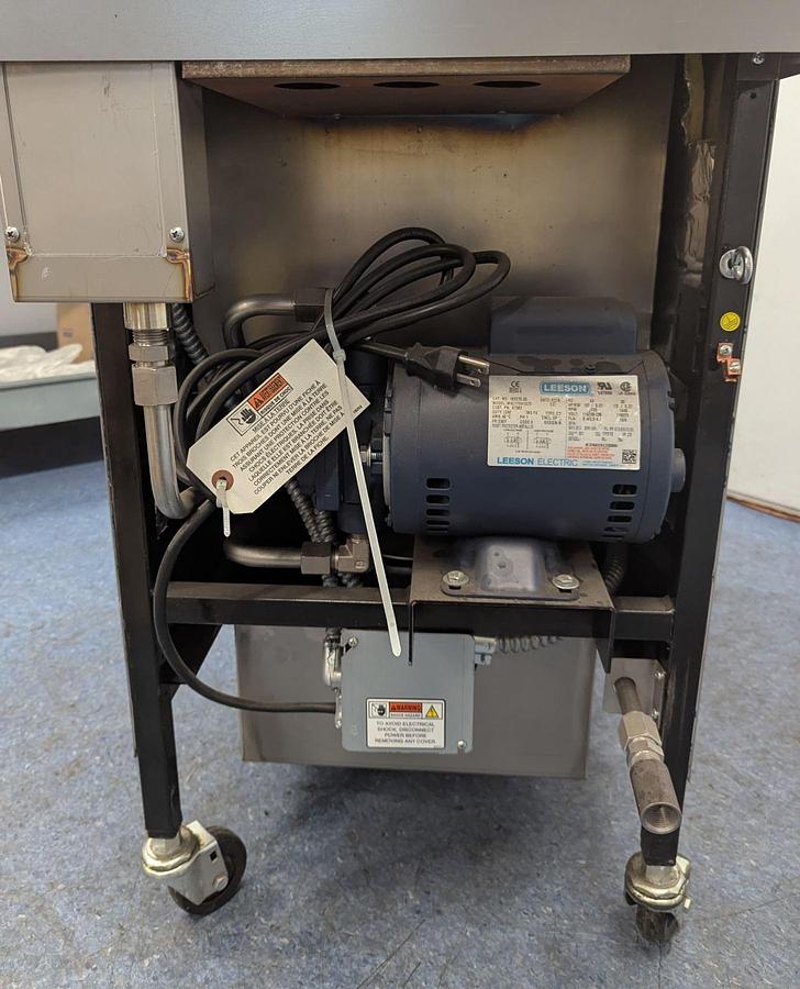 Used Henny Penny PFG600 Gas Pressure Fryer - 2 AVAILABLE - LIKE NEW CONDITION