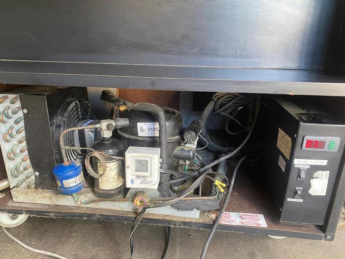 Used Canadian Display Systems Inc. DLRP 5146 Pastry/Deli Display Cooler - 46.5" WIDE