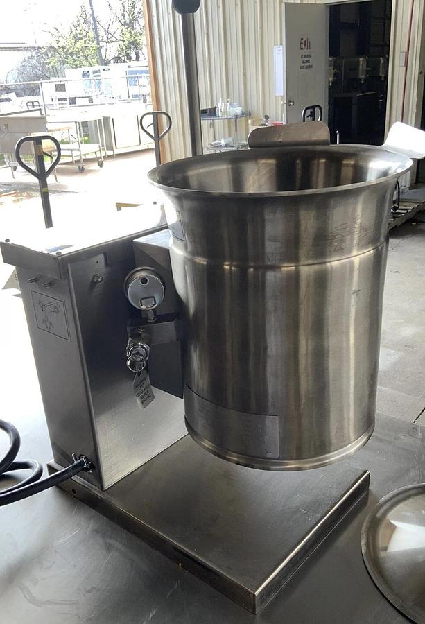 Used Cleveland KET-3-T 3 Gal Steam Soup Fudge Tilt Kettle 2/3 Jacketed 200volts 1ph