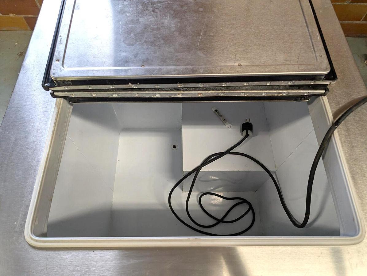 Used Kelvinator Ice Cream Deep Freezer Cabinet, 2 Door, 4 Hole, Double Row