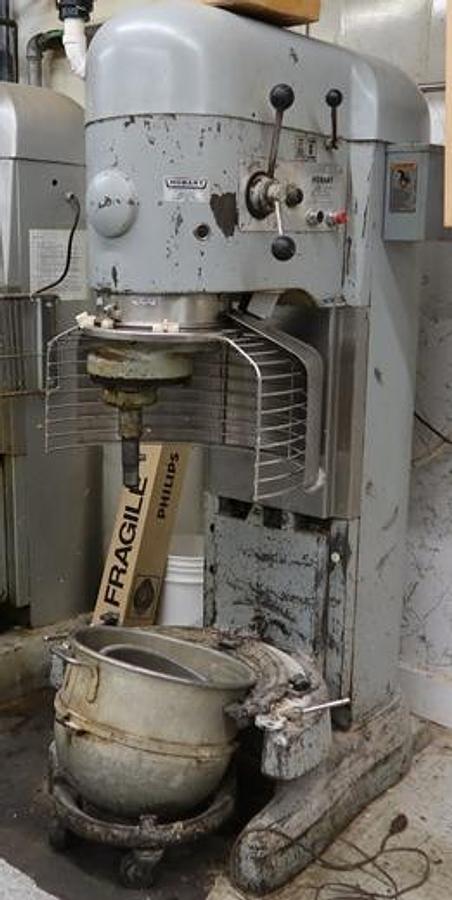 Used HOBART V1401 - 140 QT MIXER WITH GUARD