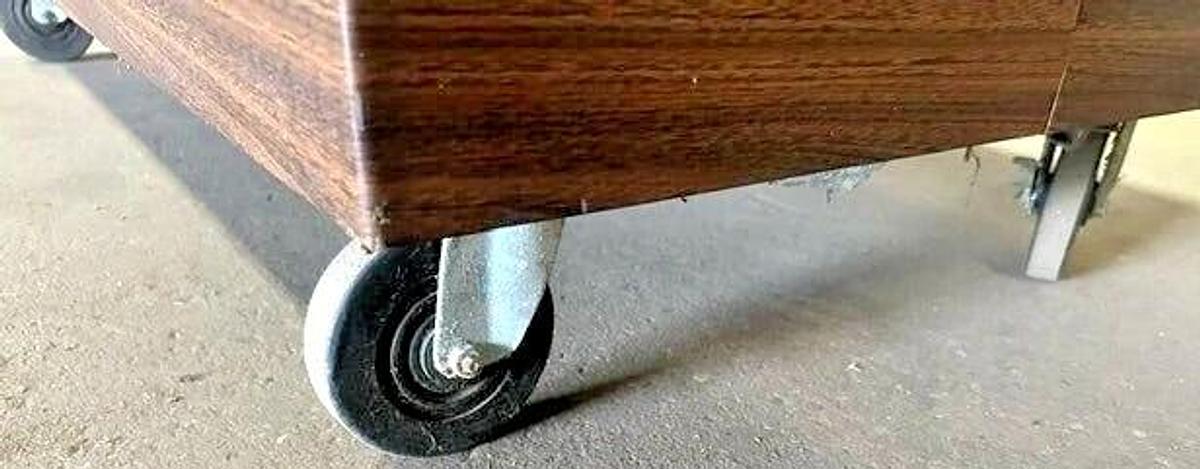 Used VOLLRATH 38935 3 WELLS HOT FOOD BUFFET TABLE WITH LIGHTED SNEEZE GUARD ON CASTER