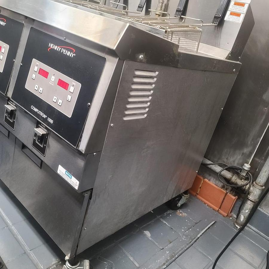 Used HENNY PENNY OFG 322-2 Well Gas Open Fryer - 6 MONTHS OLD