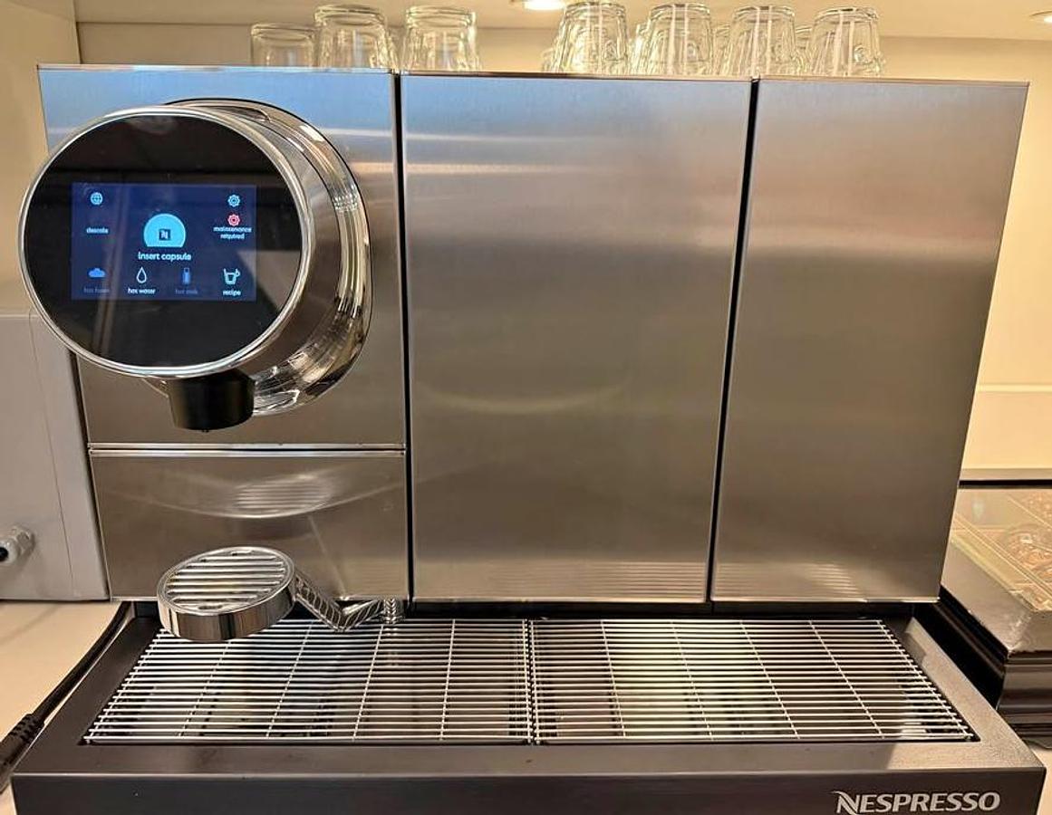 Used Nespresso Momento 120 - with milk unit
