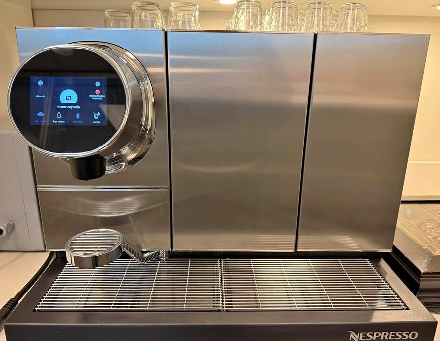 Used Nespresso Momento 120 - with milk unit