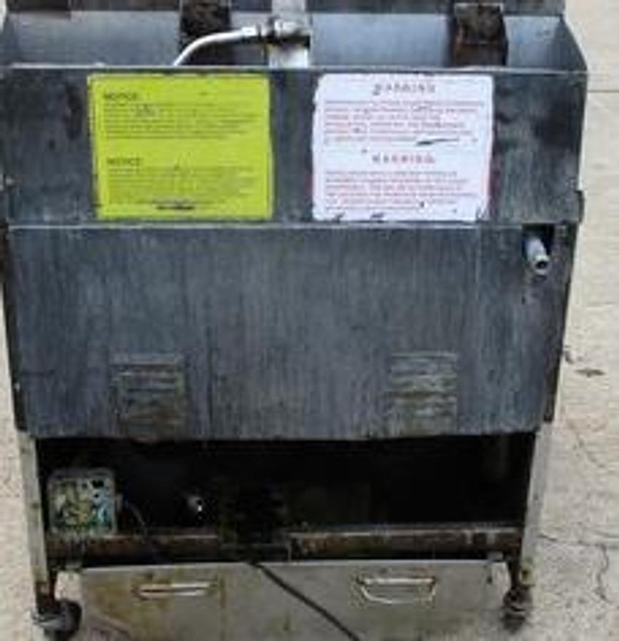 Used HENRY PENNY 2 BAY FRYER ON CASTERS