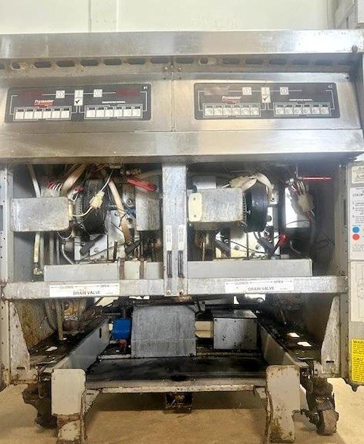 Used FRYMASTER FPH250BLCSD COMMERCIAL N GAS DUAL FRYER W/ DIGITAL READOUT(ON CASTERS)