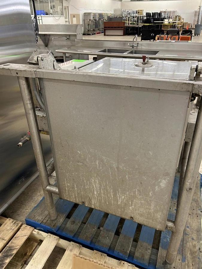 Refurbished 2015 GROEN 30 GALLON NATURAL GAS TILTING SKILLET