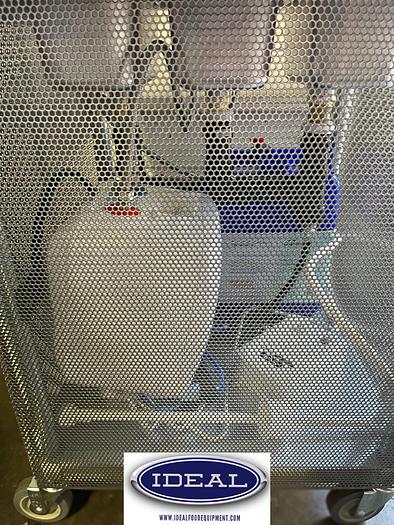 Triple hot and cold mobile wash sink