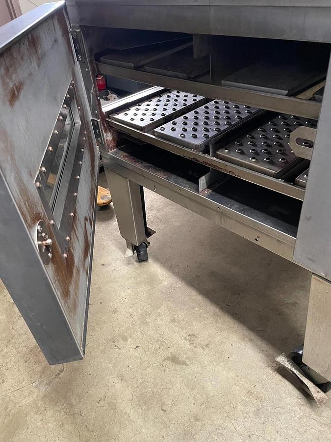 Used Lincoln Impinger 1600 - Single Deck 32" Gas Conveyor Pizza Oven w/Stand Casters