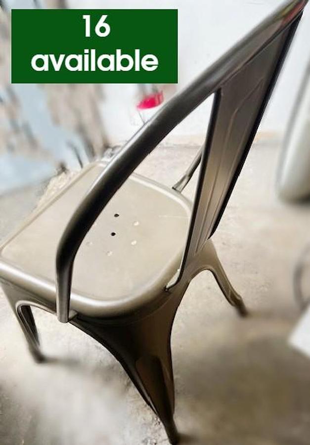 Used 16 metal chairs - 1 lot