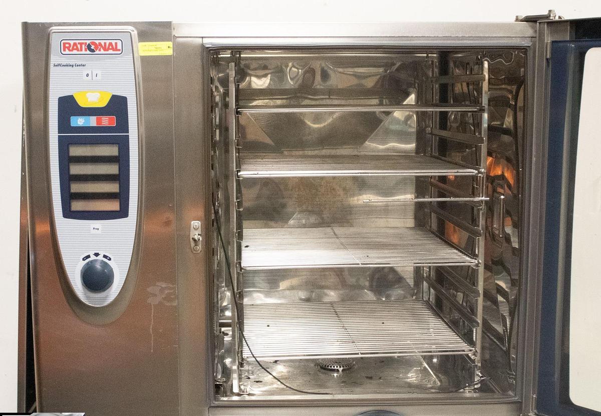 Used  RATIONAL SCC102G NATURAL GAS COMBI OVEN W/ STAND