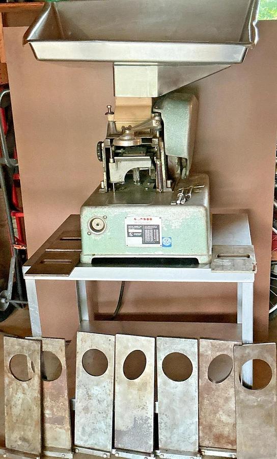 Used PATTY-O-MATIC 230A COMMERCIAL HEAVY DUTY AUTOMATIC PATTY FORMING MACHINE