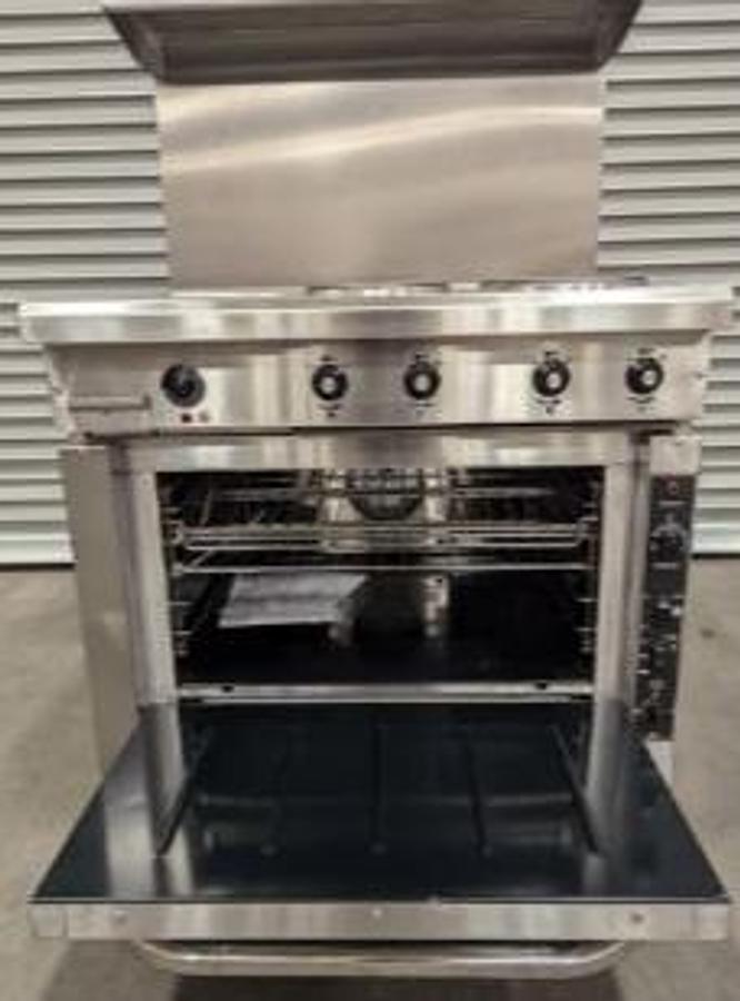Used NEW ROYAL SINLGE 36" FOUR BURNER 12" GRIDDLE COMBO CONVECTION RANGE - price has been slashed