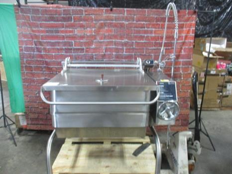 Used Groen 40-Gallon Commercial Gas Tilting Skillet/Braising Pan