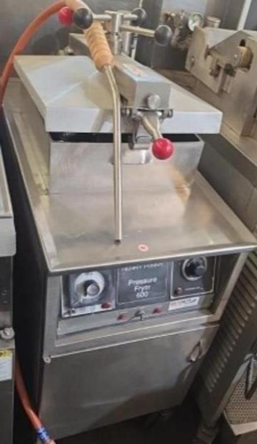 Used Henny Penny Pressure Fryer Model 600