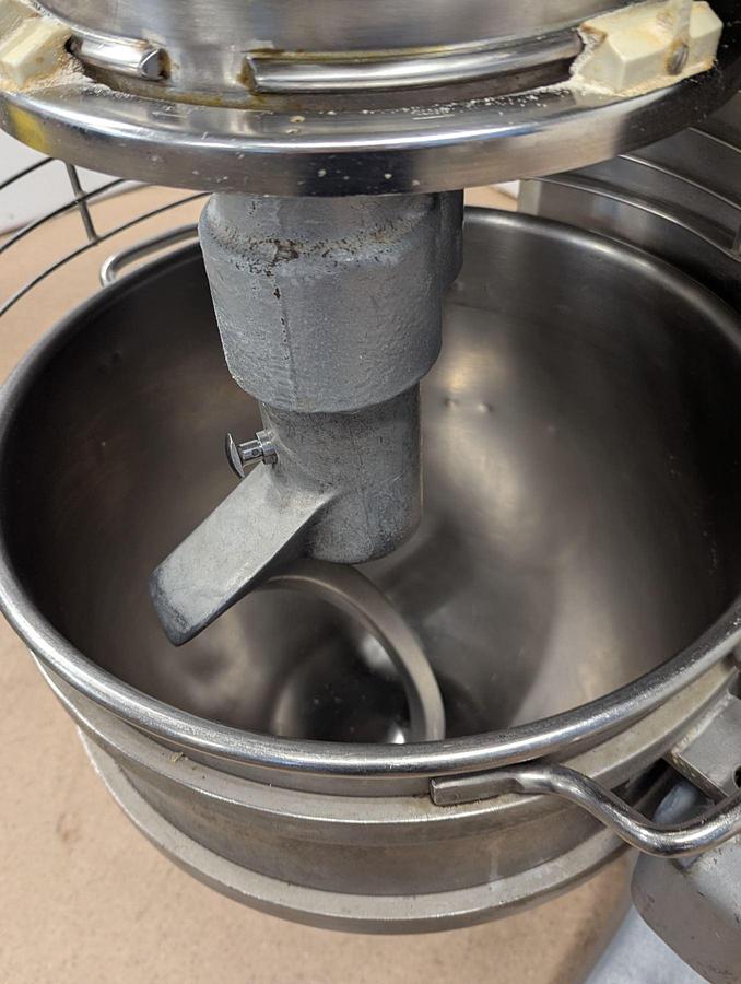 Used Hobart Legacy HL662-1STD 60qt Planetary Floor Pizza Mixer