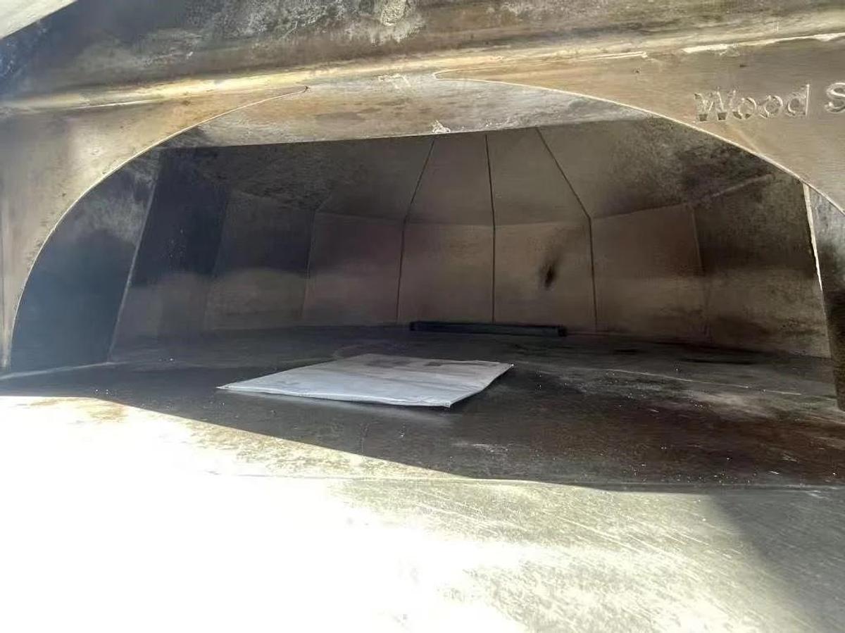 Used WOODSTONE PIZZA OVEN GAS 5FT “MT ADAMS "
