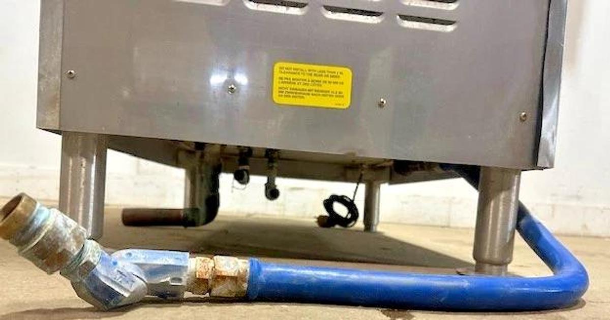 Used CLEVELAND 24CGA10.2" H.D COMMERCIAL STEAMCRAFT 10 PANS NATURAL GAS STEAMER