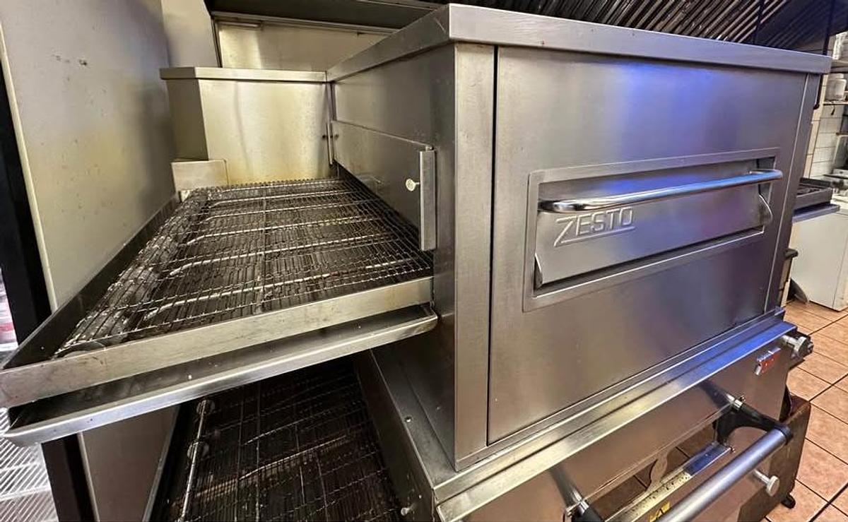 Used Zesto conveyor Pizza Oven