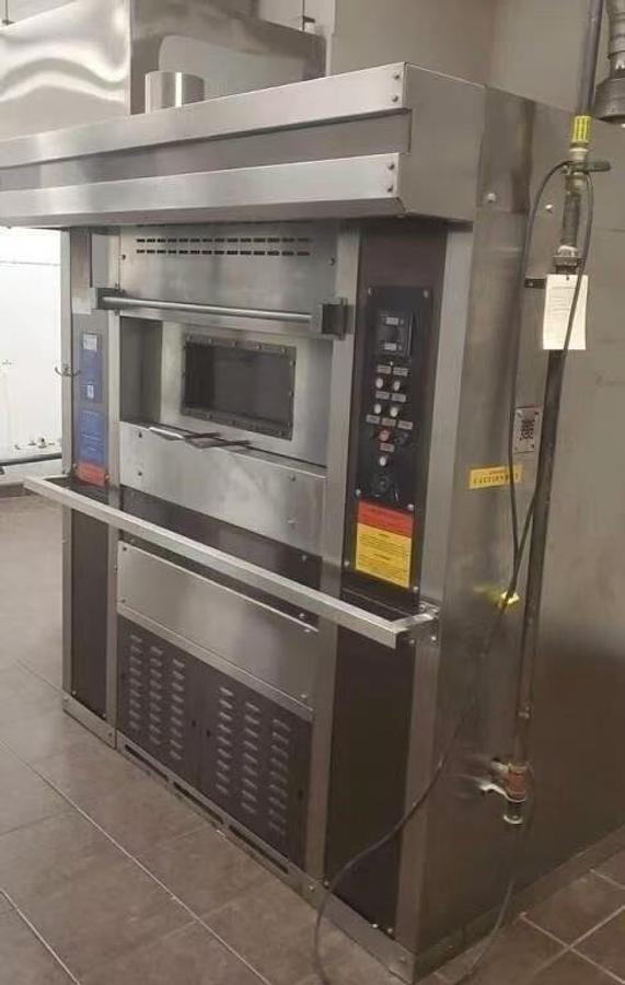 Used LC BAKERY PREMIUM REVOLVING OVEN 8 PANS GAS model