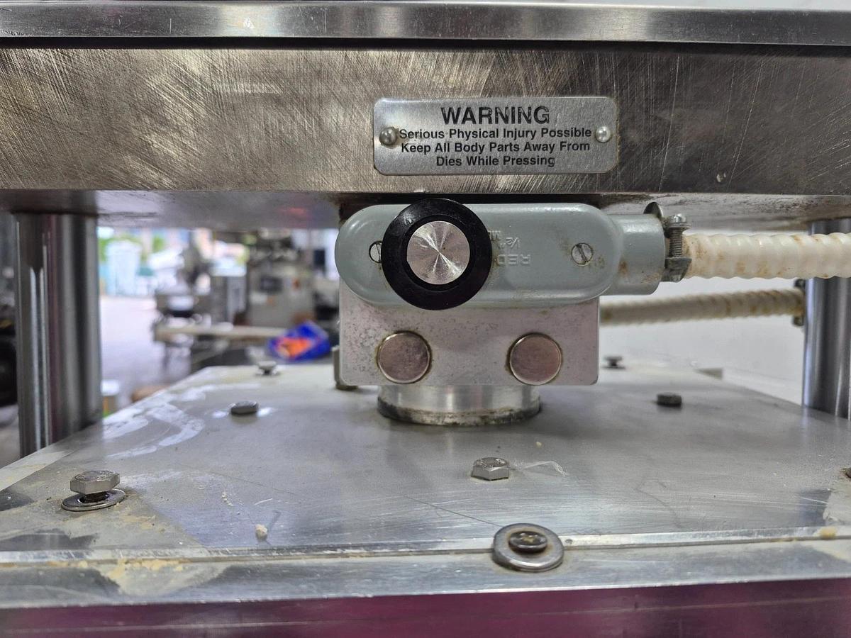 Used Comtec 2200 semi automatic pie press with 11" die set Pie Crust Dough Pumkin