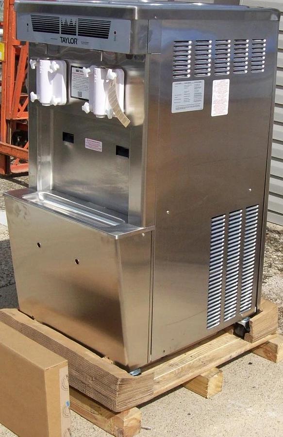 Used NEW Taylor Double Head Milk Shake / Frosty Machine 359-33 - With Light Damage
