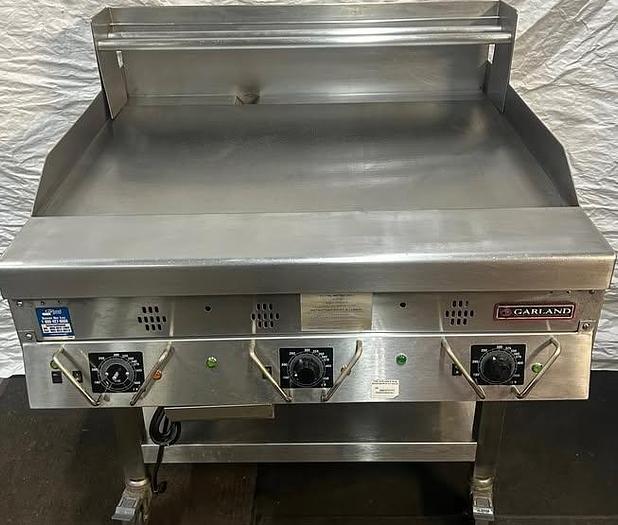 Refurbished High-end Garland 36" Thermostatically Controlled Griddle w/ Stand Model CG-36R