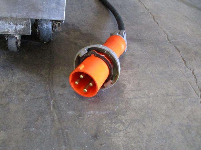 Used Giles electric deep fryer - c/w filtration