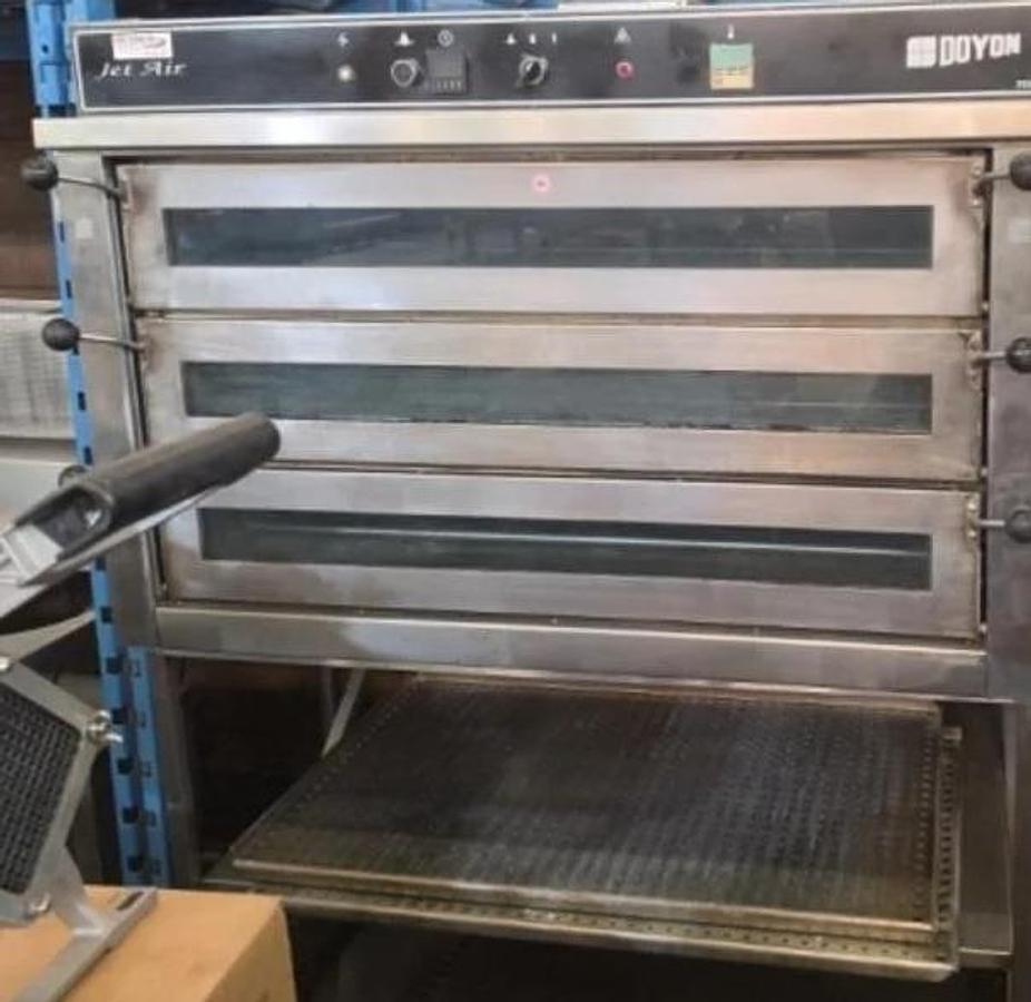 Used 47 1/2-in jet air PIZ6 pizza oven Natural Gas