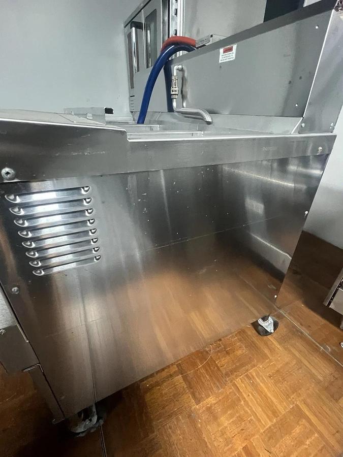 Used HENNY PENNY 3 SECTION 195 GALLON FRYER COMMERCIAL USED WITH FILTRATION SYSTEM - MODEL OFG-323