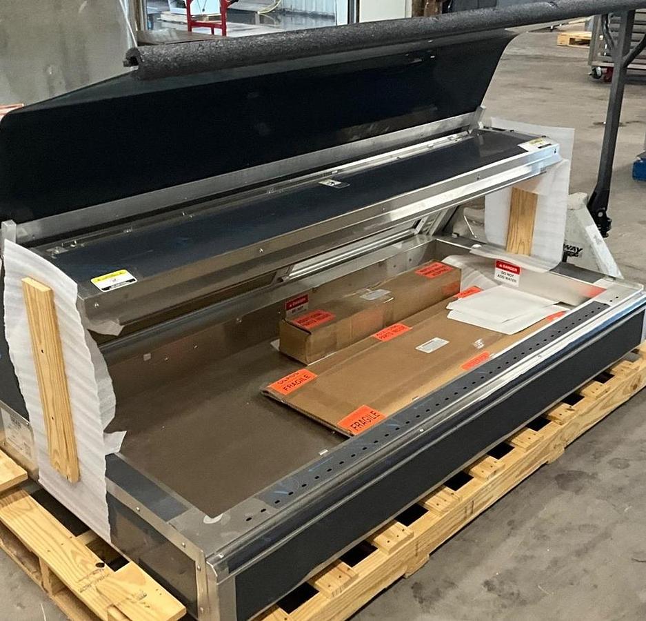 Used 6’ Giles heated food display merchandiser