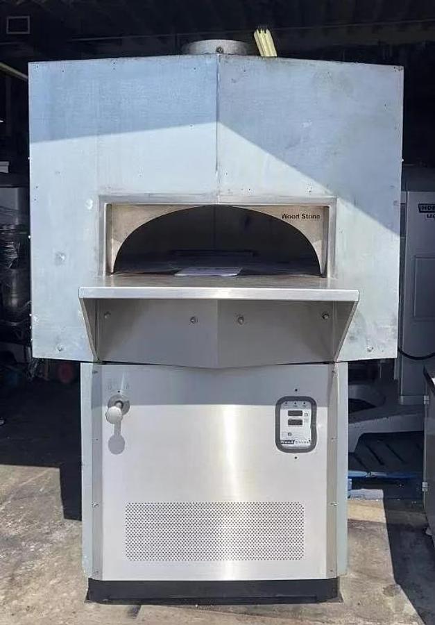 Used WOODSTONE PIZZA OVEN GAS 5FT “MT ADAMS "