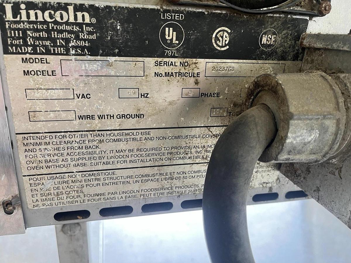 Used LINCOLN IMPINGER ELECTRIC COUNTERTOP PIZZA CONVEYOR OVEN MODEL 1162