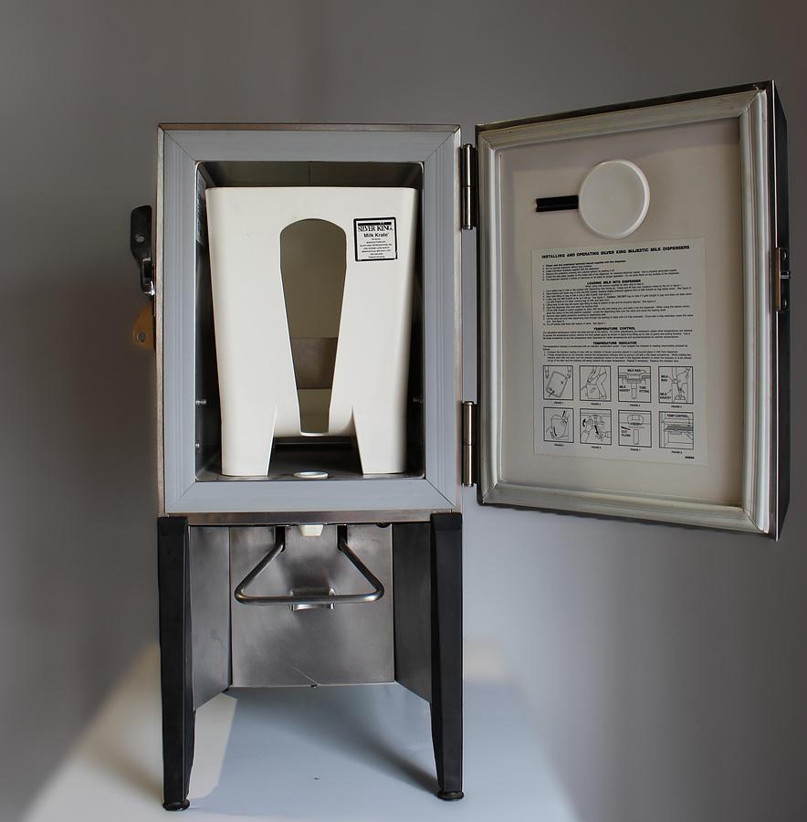 Used Silver King SK5MAJ Low Profile Majestic Milk Dispenser - Used Great Condition - 115V