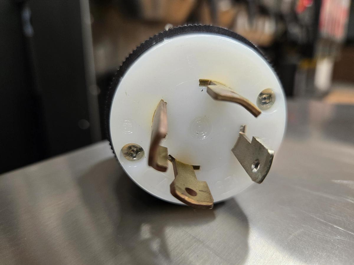 Used Fetco CBS-32Aap Dual Coffee Brewer