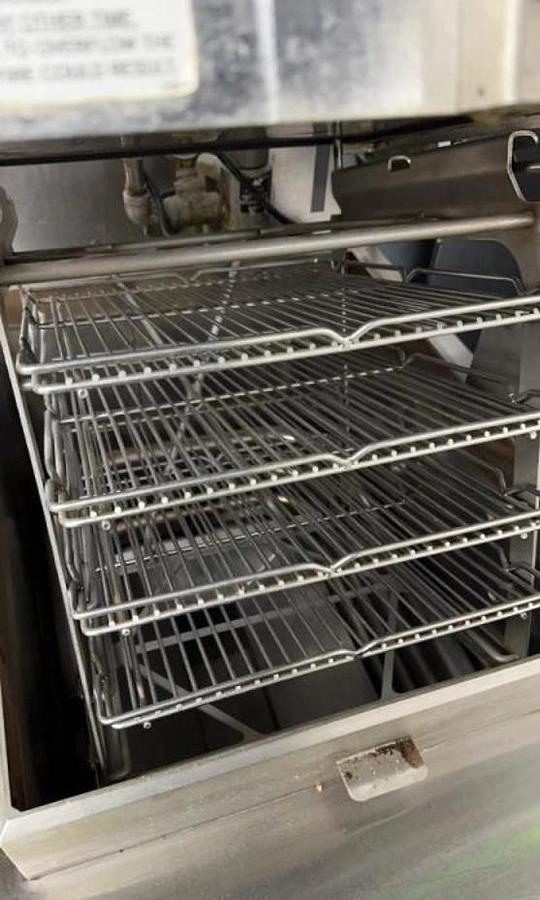 Used Henny Penny PFG-690 Natural Gas Pressure Fryer