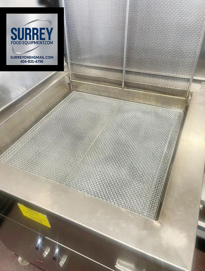 Used NEARLY NEW Belshaw 724CG Natural Gas Donut Fryer - 