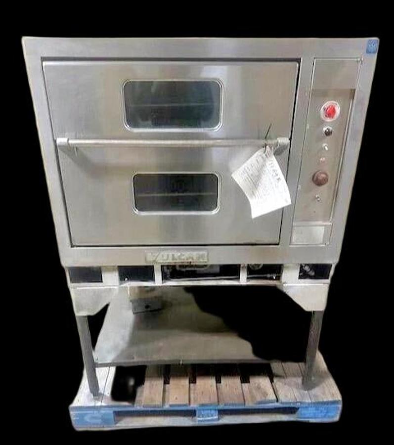 Used "VULCAN"H.D COMMERCIAL N GAS FULL SIZE PAN CONVECTION OVEN ON STAND WITH 6 RACKS