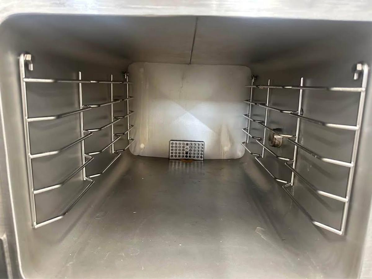 Used Vulcan Model C24EA3 3 Pan Convection Steamer - warranty