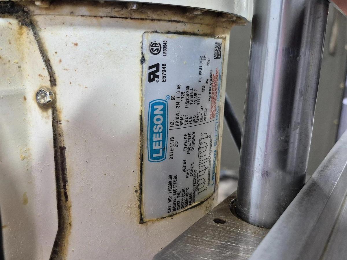 Used Comtec 2200 semi automatic pie press with 11" die set Pie Crust Dough Pumkin